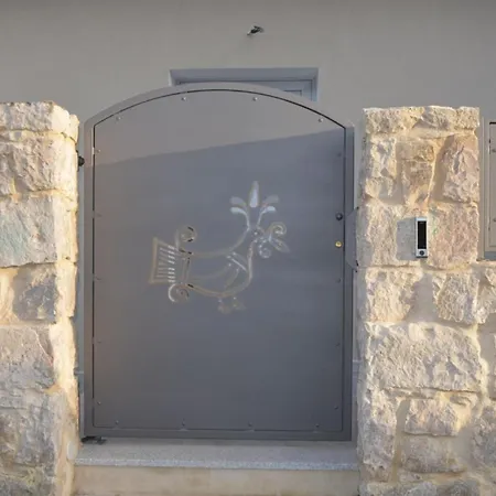 Santantioco Red With 2-way Air Con Pensjonat 3*