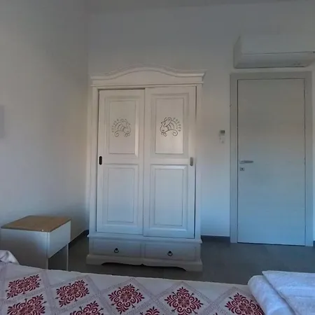 Santantioco Red With 2-way Air Con Pensjonat