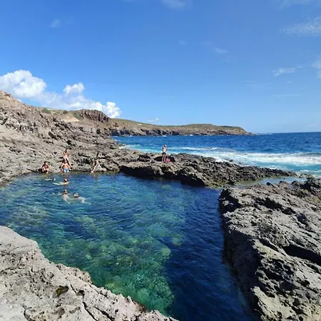 Pensjonat Santantioco Red With 2-way Air Con SantʼAntìoco