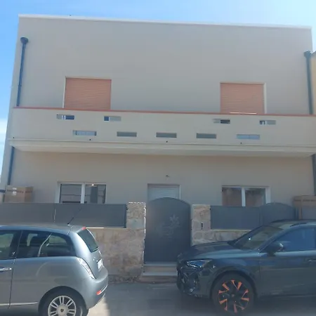 Konukevi Charming Santantioco Red With 2-way Air Con Uncovered Parking *