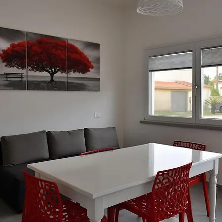 Konukevi Charming Santantioco Red With 2-way Air Con Uncovered Parking *