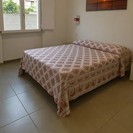 Charming Santantioco Red With 2-way Air Con Uncovered Parking Konukevi SantʼAntìoco