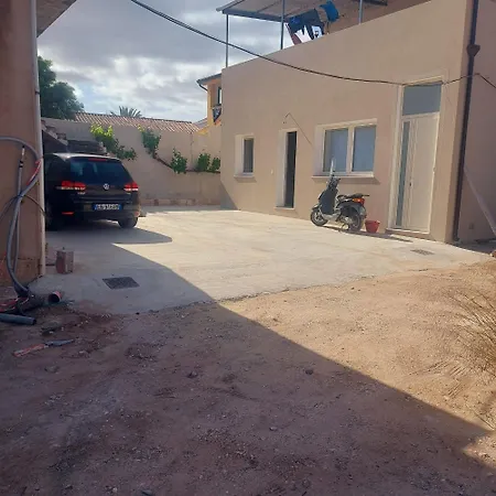 招待所 Charming Santantioco Red With 2-way Air Con Uncovered Parking SantʼAntìoco