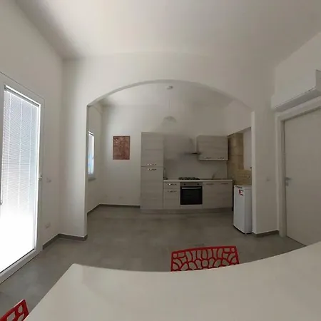Konukevi Charming Santantioco Red With 2-way Air Con Uncovered Parking *