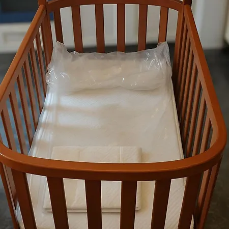 بيت ضيافة Santantioco Red With 2-way Air Con SantʼAntìoco