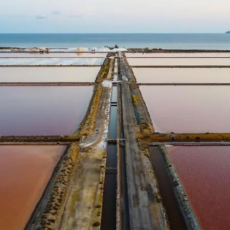 بيت ضيافة Santantioco Red With 2-way Air Con SantʼAntìoco