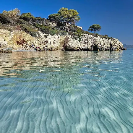 Santantioco Red With 2-way Air Con بيت ضيافة 3*