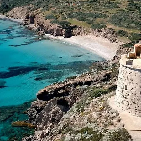 بيت ضيافة Santantioco Red With 2-way Air Con SantʼAntìoco