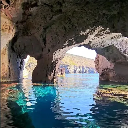 게스트하우스 Santantioco Red With 2-way Air Con 3*